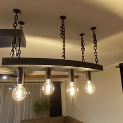 Luminaire design à suspension dans le style industriel conu à latelier Ukovmi