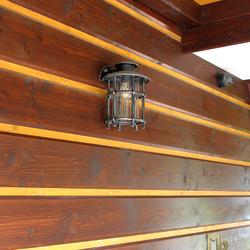 Applique murale en fer forg  luminaire dextrieur artisanal, cr pour une auberge-restaurant par Ukovmi