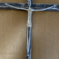 Plastika Krista na kovanom kri - nboensk predmety
