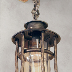 Suspension en fer forg Babička  luminaire haut de gamme du style vintage - clairage original