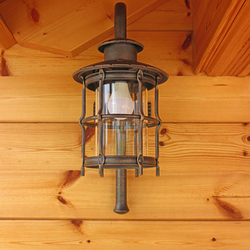 Exkluzivn kovan lampa na bon osvtlen chalupy - exterirov ​​svtidlo - designov lampa