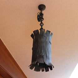 Luminaire artisanal en fer forg Kôra conu par atelier Ukovmi - suspension au design personnalis pour crer un clairage original