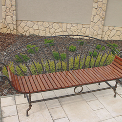 Kovan zahradn lavika s devem pro vytvoen pohody