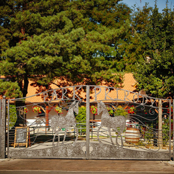 Kovan brna pri vstupe s logom  Parku prrody - vnimon brna
