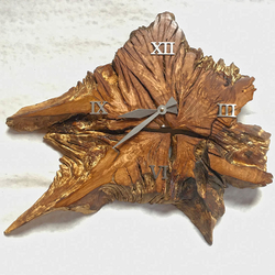 Luxusn nstenn hodiny rune vyroben z dubovho kmea s doplnkami z nerezu