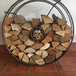 Aforged wheel-shaped log holder