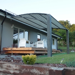 Moderne Terrassenberdachung  ein hochwertig geschmiedetes berdach mit einer Oberflchenbehandlung gegen Korrosion