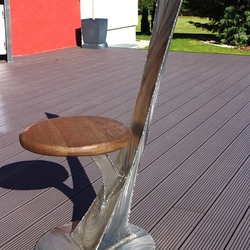 Moderner Stuhl aus Edelstahl  futuristisches Design