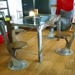 Modernes Sitzen aus Edelstahl in zeitlosem Design  Tisch und Sthle aus Edelstahl  luxurise Mbel