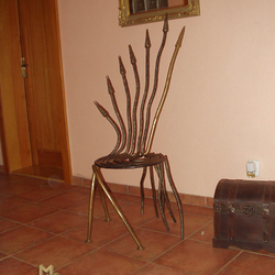 Kovan stolika 'Kalamr' - vnimon stolika - originlny nbytok z UKOVMI