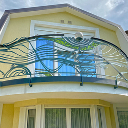 Balkongelnder als Kunstwerk, entworfen von einem renommierten Knstler