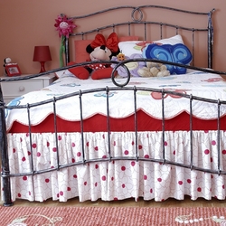 Kovaná postel nejen pro princezny - široká kvalitní postel pro malé i velké