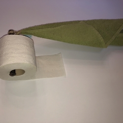 Geschmiedeter Halter für Toilettenpapier und Handtuch