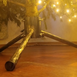 Forged rigid stand for real, live Christmas trees
