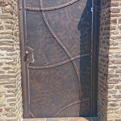 Kovaná branka - moderní kovaná branka s plechem