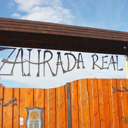 Geschmiedete Anschrift einer Gartenunternehmen 'ZÁHRADA REAL'
