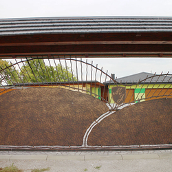 Samonosná posuvná brána vykovaná pre rodinný dom blízko Prešova - plná kovaná brána