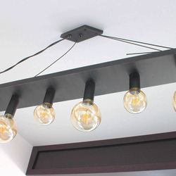 Štýlové závesné svietidlo kosodĺžnikového tvaru - kovaný luster do interiéru s retro žiarovkami