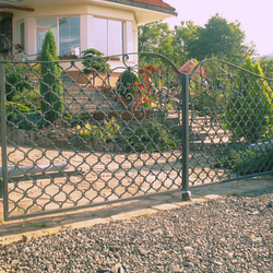 Kovaná brána - vzor Vlny - brána, bránka a plot pri rodinnom dome