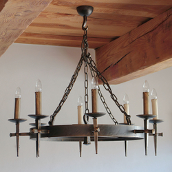  Luminaire artisanal – Suspension en fer forgé au design ancien – chandelier créé pour une demeure historique