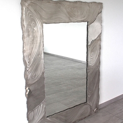 Handgefertigter Spiegel aus geschliffenem nichtrostendem Stahl – Designspiegel
