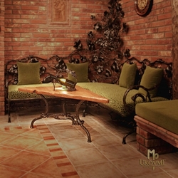 Luxusný nábytok vo vínnej pivnici navrhnutý a vyrobený ako originálny nábytok