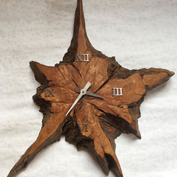 Originální hodiny z dubového dřeva - každý kus je jedinečný neopakovatelný