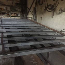 Výroba železnej konštrukcie na strechu zastávky