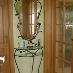 Schmiedeeiserner Kosmetiktisch mit Spiegel im romantischen Stil - Schminktisch - geschmiedete Möbel