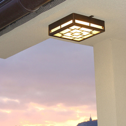 Deckenleuchte – Außenleuchte, die den Eingang eines Gebäudes beleuchtet – modernes Licht (Metall / Glas) 