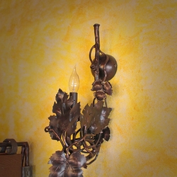 Kovaná boční lampa - réva - luxusní lampa - svítidlo do obýváku, vinného sklepa, restaurace, na chalupu ...