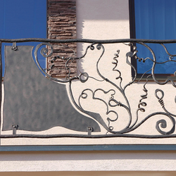 Exteriérové zábradlie na balkón - kované zábradlie
