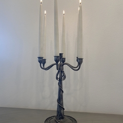 Sedmiramenný ručně kovaný svícen - designový svícen