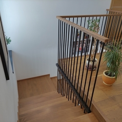 Geschmiedetes Geländer für die Treppe hergestellt für ein Einfamilienhaus im Osten der Slowakei