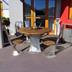 Meubles de terrasse contemporains. Chaises,table,buffet d'extérieur en acier inoxydable brossés. 