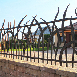 Výjimečný kovaný plot inspirovaný přírodou - exkluzivní plot s motivem trávy k rodinnému domu