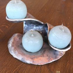 Moderner Kerzenhalter – poliertes Metall 