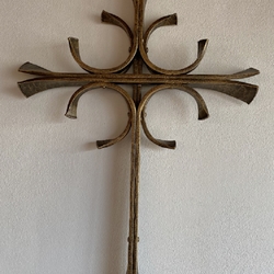 Kovaný nástěnný kříž