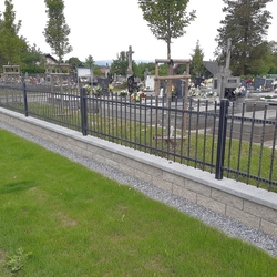 Kovaná brána a plot vyrobená v UKOVMI na cintorín v Ľuboticiach