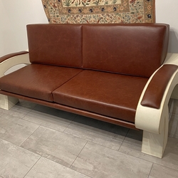 Exklusive Couch in einem Industrie-Stil – geschmiedeter Couch mit Rindleder – Designmöbel