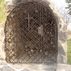 Mříž na kapli