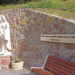 Tabule z broušeného nerezu s kovaným textem - výrok sv. matky Terezy