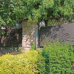Moderní kovaný plot