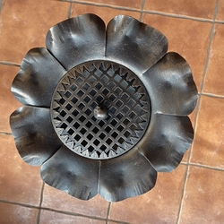 Exkluzivní popelník - ručně kovaný v ateliéru kovářského umění UKOVMI
