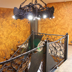 Ručne kované interiérové zábradlie na schodisko - Korene - luxusné zábradlie na chalupe