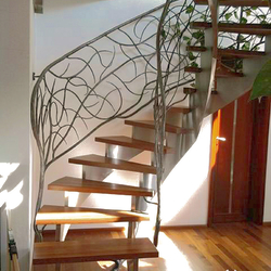 Kované leštěné schodiště a zábradlí - moderní design - Nádech větru - točité zábradlí