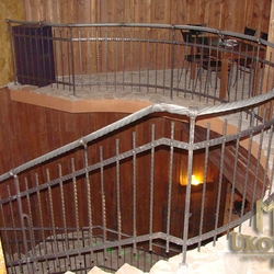 Zábradlie na schodoch v HAPPY END Jasná - Interiér kovaných prác zariadený v spolupráci s: Ing.arch.Ján Kromka