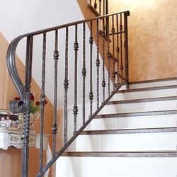 Interiérové kované zábradlie s jednoduchým dizajnom - zábradlie na schody