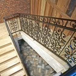 Treppengeländer hergestellt von der Kunstschmiede UKOVMI – schmiedeeisernes Geländer