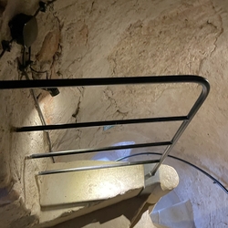 Kované zábradlie a špirálové madlo v kostolnej veži